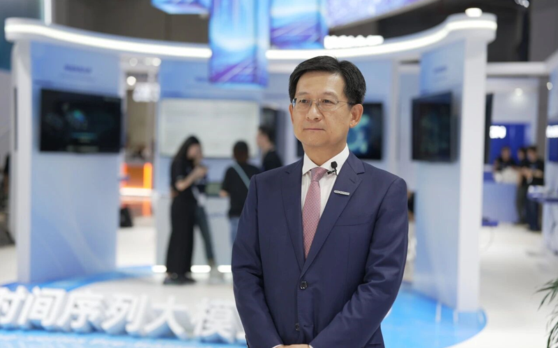 崔山受新华社专访：以工业具身智能沉构出产力，，，，，引领流程工业智能化升级
